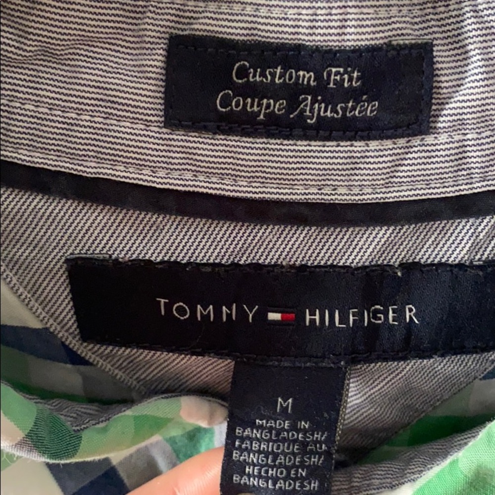Tommy Hildiger button down - Picture 2 of 3